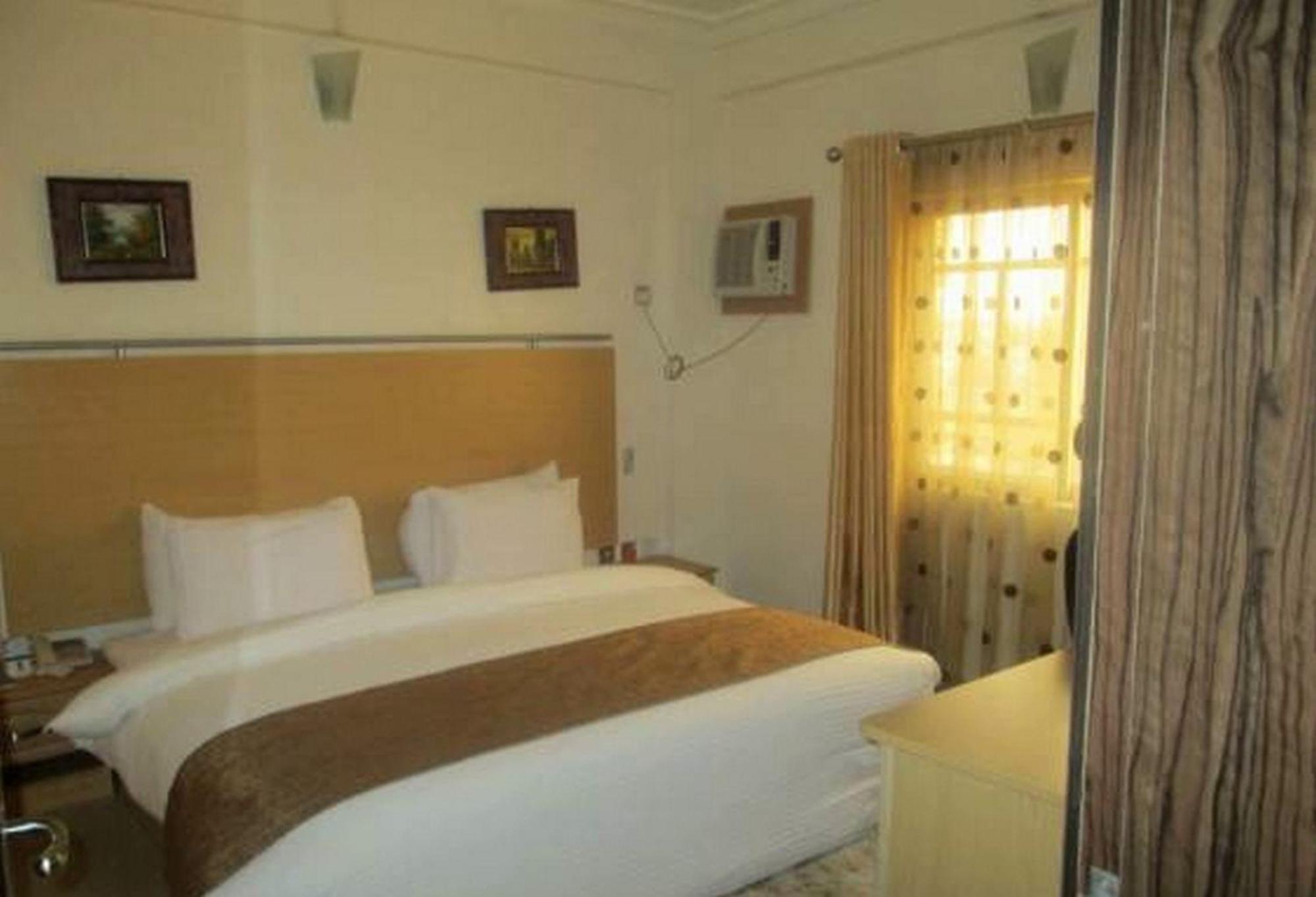 Room In Apartment - Ayalla Hotel Suites-Yenogoa Royal Room Port Harcourt Exterior photo